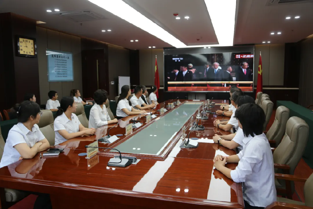 銘記歷史，共鑄輝煌——昊峰集團(tuán)組織員工觀(guān)看中國(guó)人民抗日戰(zhàn)爭(zhēng)暨世界反法西斯戰(zhàn)爭(zhēng)勝利80周年紀(jì)念日閱兵儀式